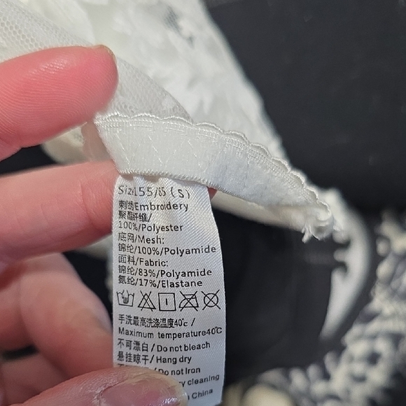 Elegant Lace Bustier in White - Picture 7 of 8